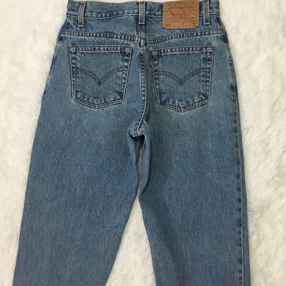 Vintage High waisted Levi Jeans - Picture 4 of 9